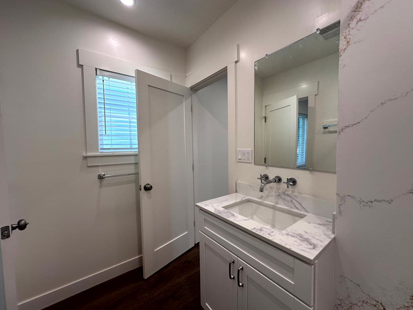 Los Angeles Apartment: 1456-1460 N. Ricardo St.