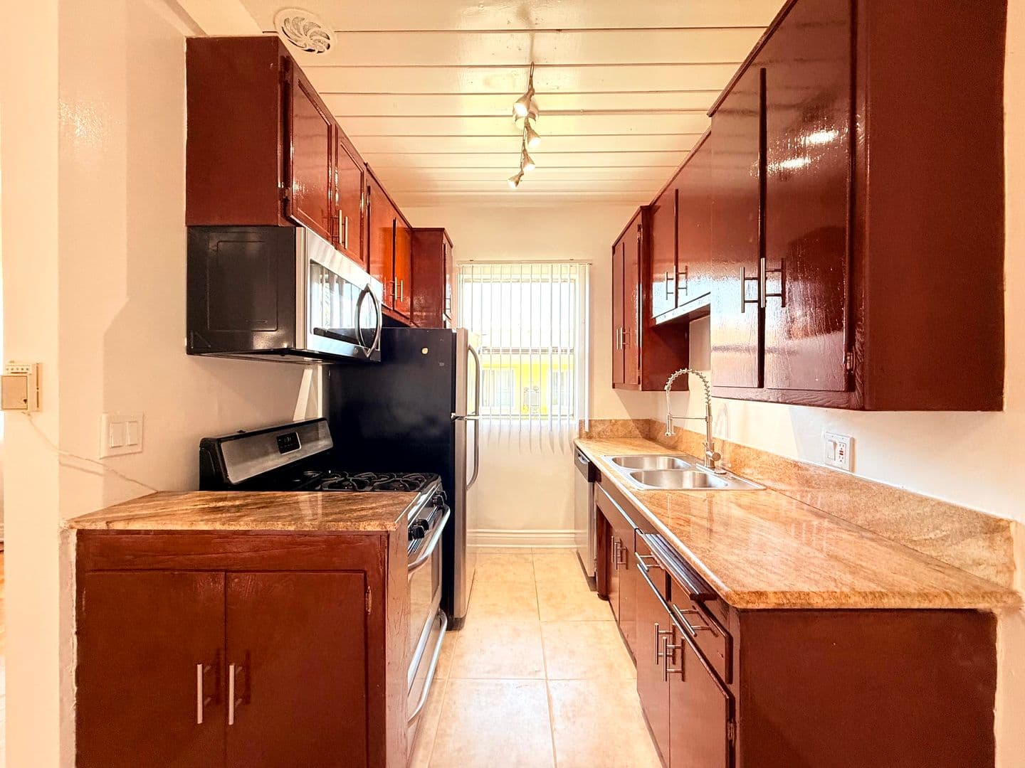 Los Angeles Apartment: 1376 N. Serrano Avenue