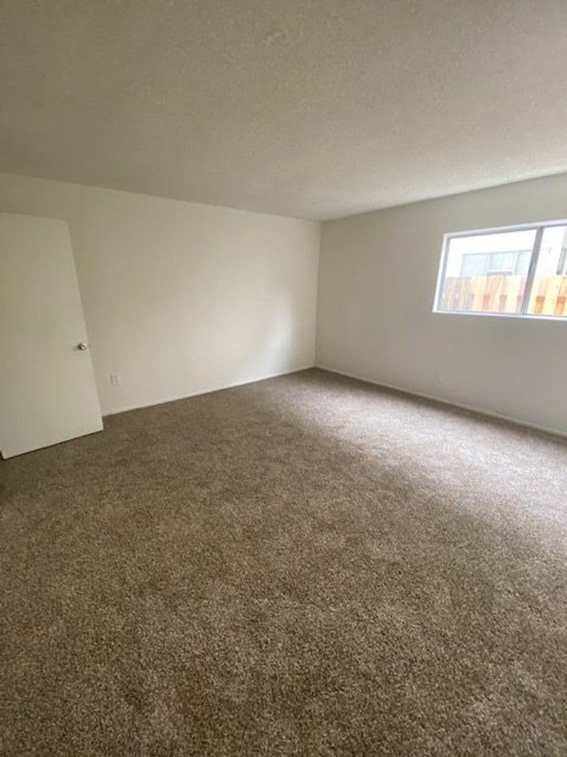 Los Angeles Apartment: 10644 Eastborne Avenue