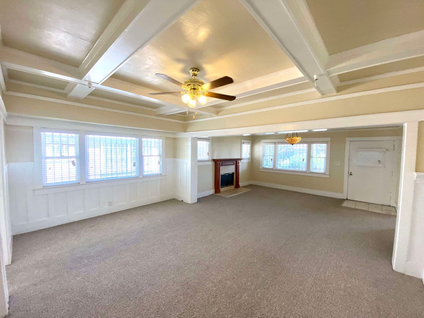 Los Angeles House: 1513 W 45th St