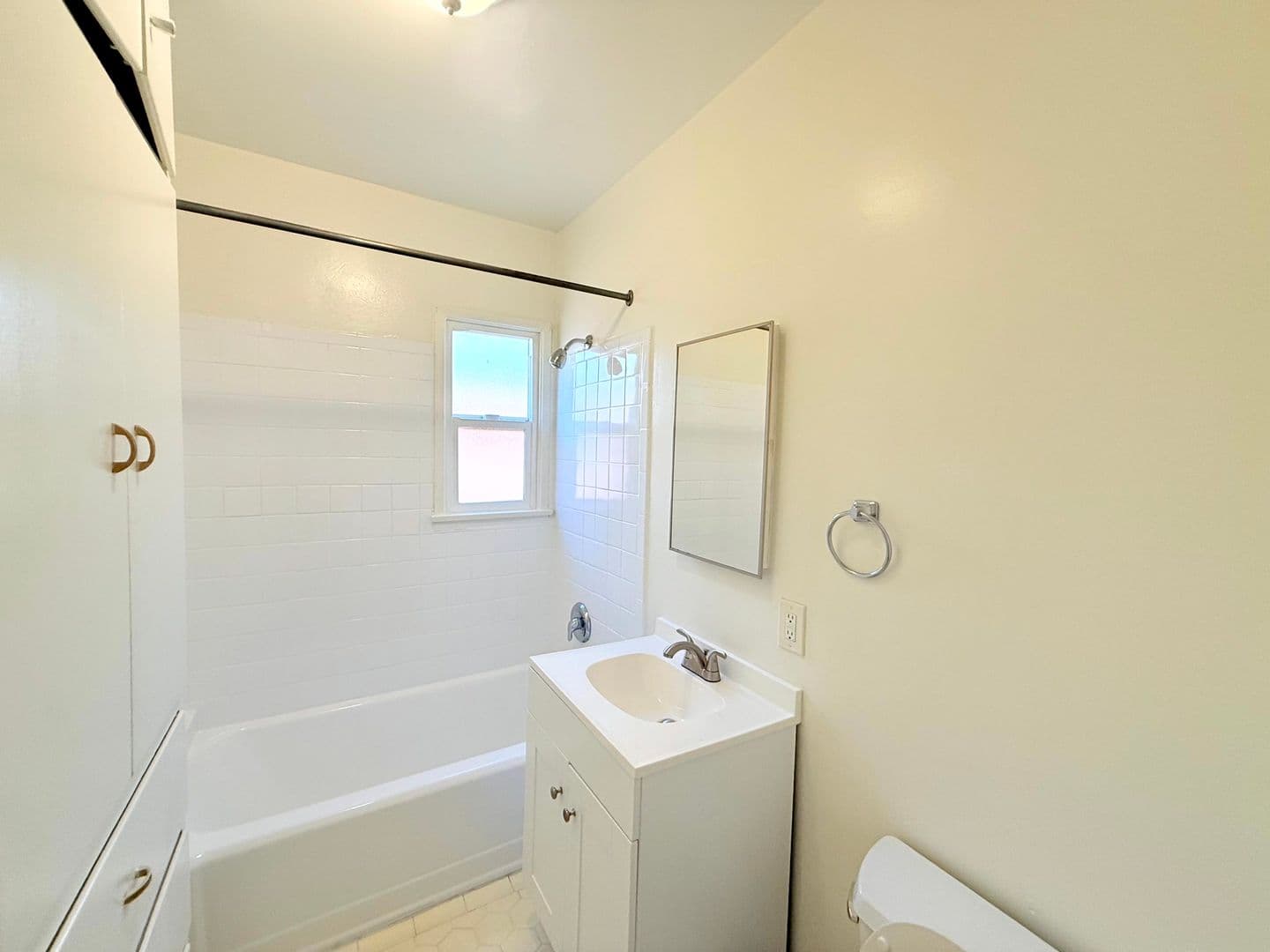 Los Angeles Apartment: 3531-3541 12th Avenue