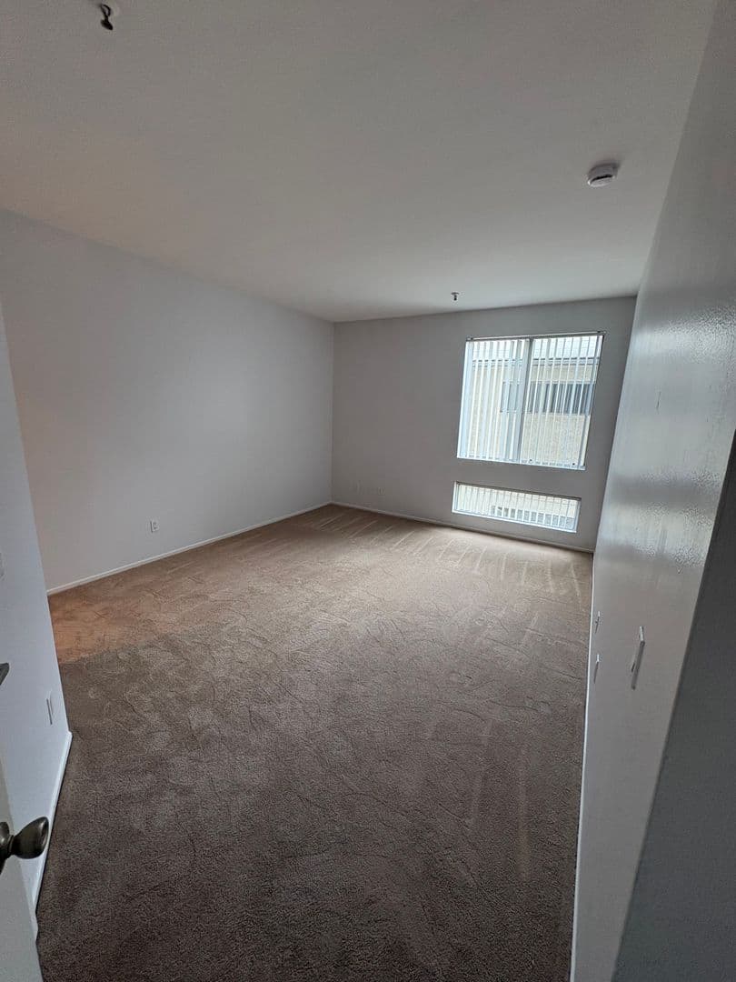 Los Angeles Apartment: 1443 N. Fuller Avenue