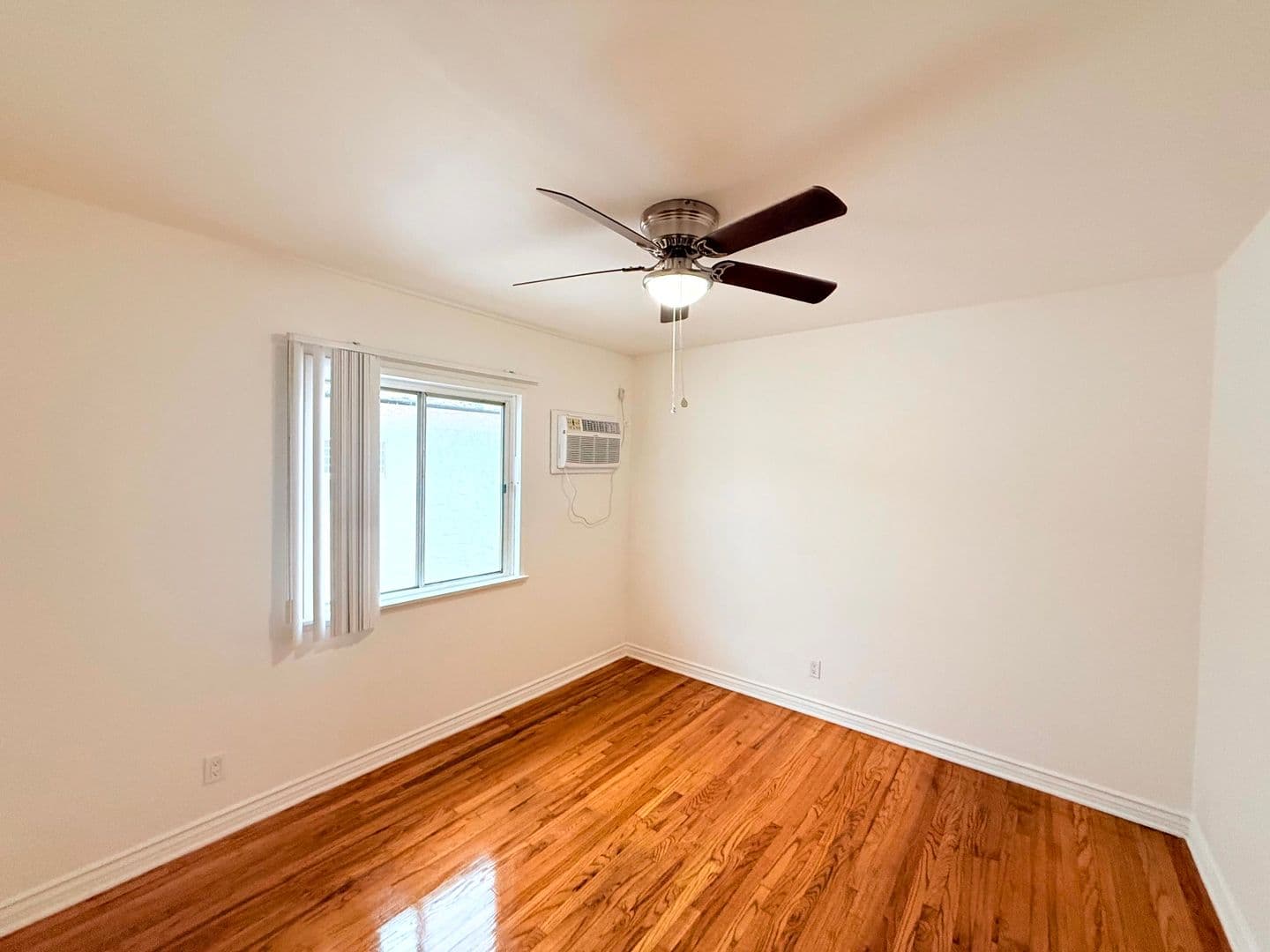 Los Angeles Apartment: 6543 La Mirada Avenue