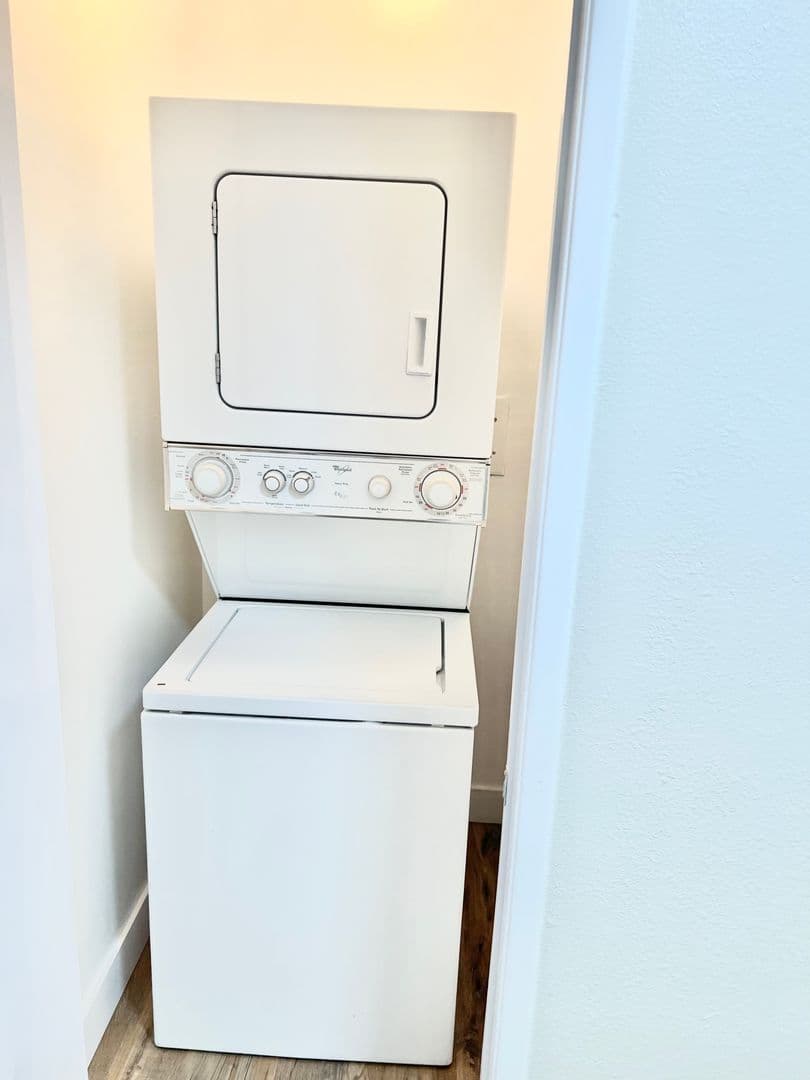 Sherman Oaks Apartment: 4647 Vista Del Monte