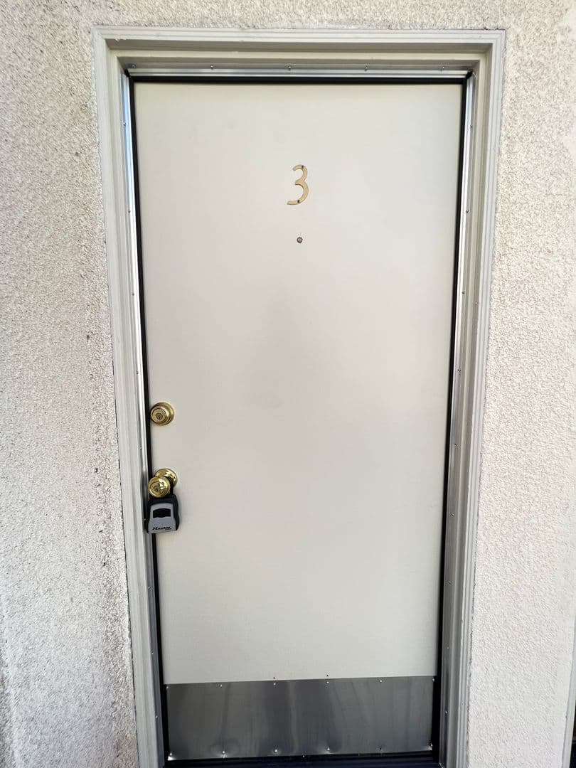 Reseda Apartment: 7259 Baird Avenue