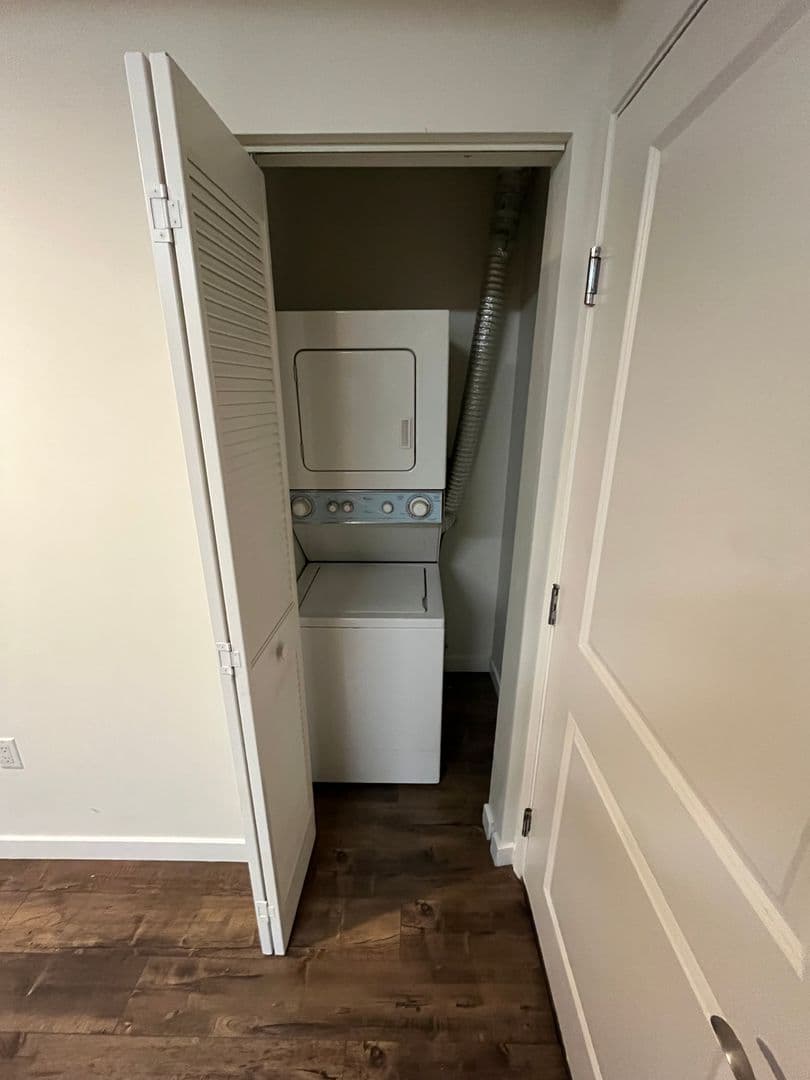Canoga Park Apartment: 6816 Independence Ave