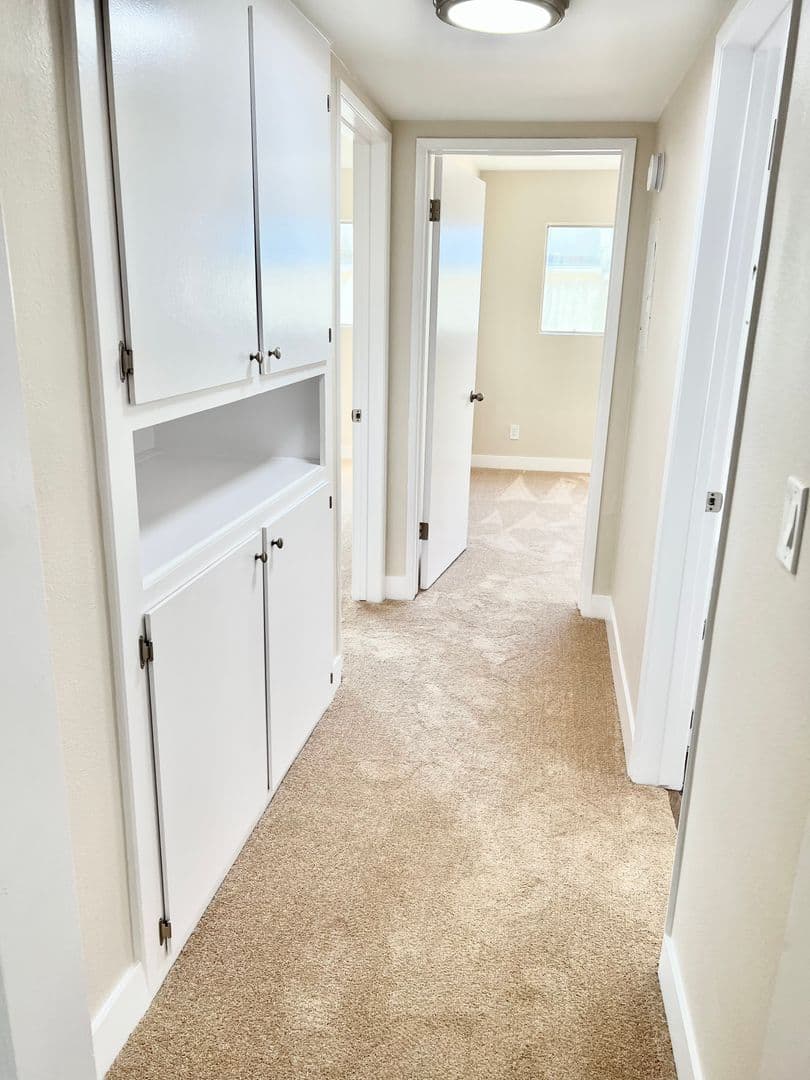 Sherman Oaks Apartment: 4647 Vista Del Monte