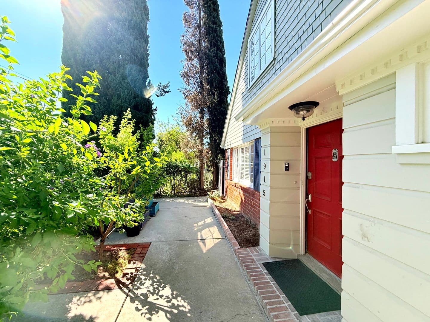 Glendale House: 1915 Canada Boulevard