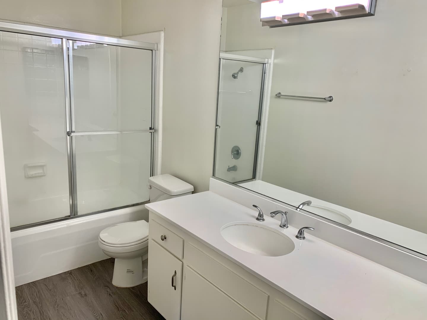 Sherman Oaks Apartment: 4647 Vista Del Monte