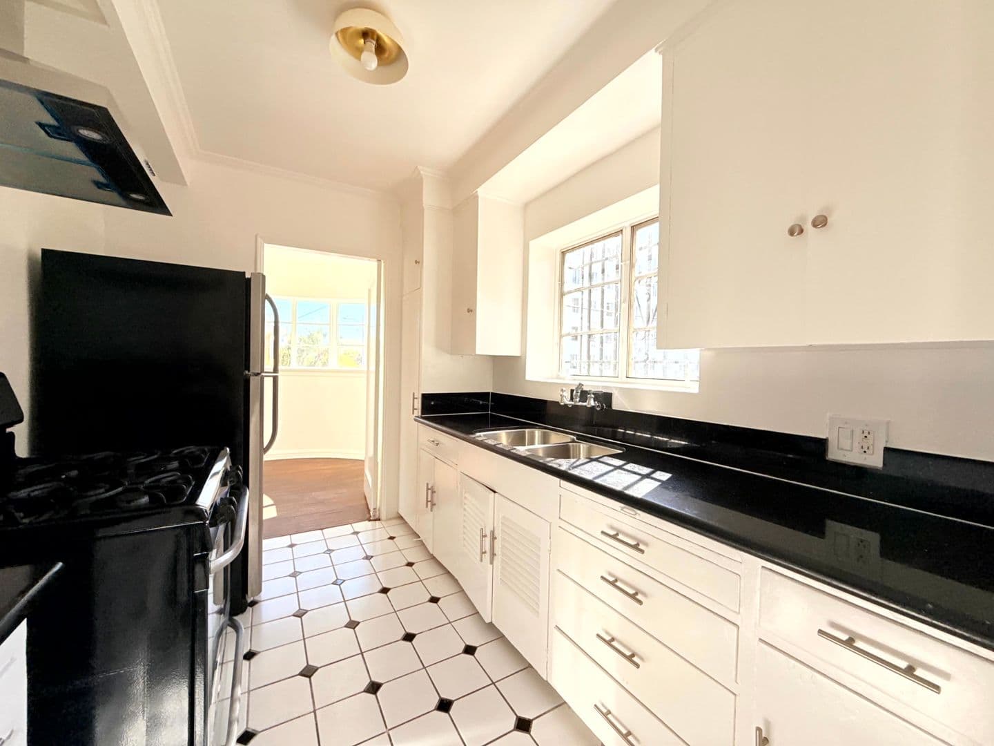 Los Angeles Apartment: 3919 W. 8th Street