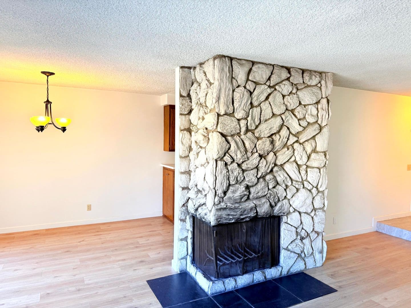 Los Angeles Apartment: 1275 Barry Avenue