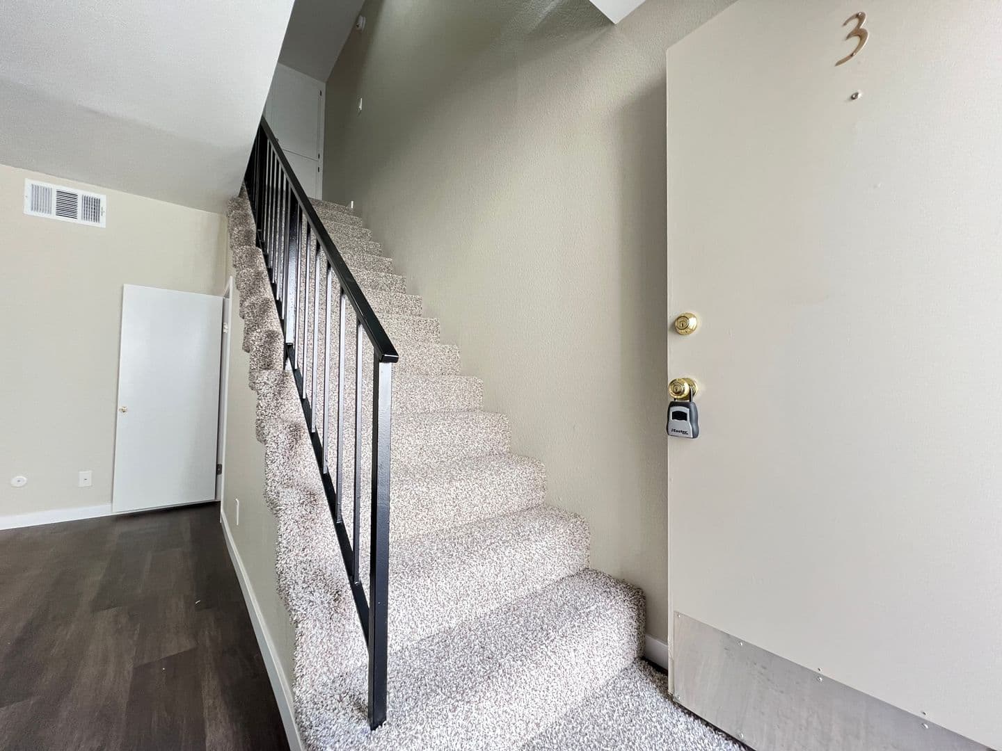 Reseda Apartment: 7259 Baird Avenue