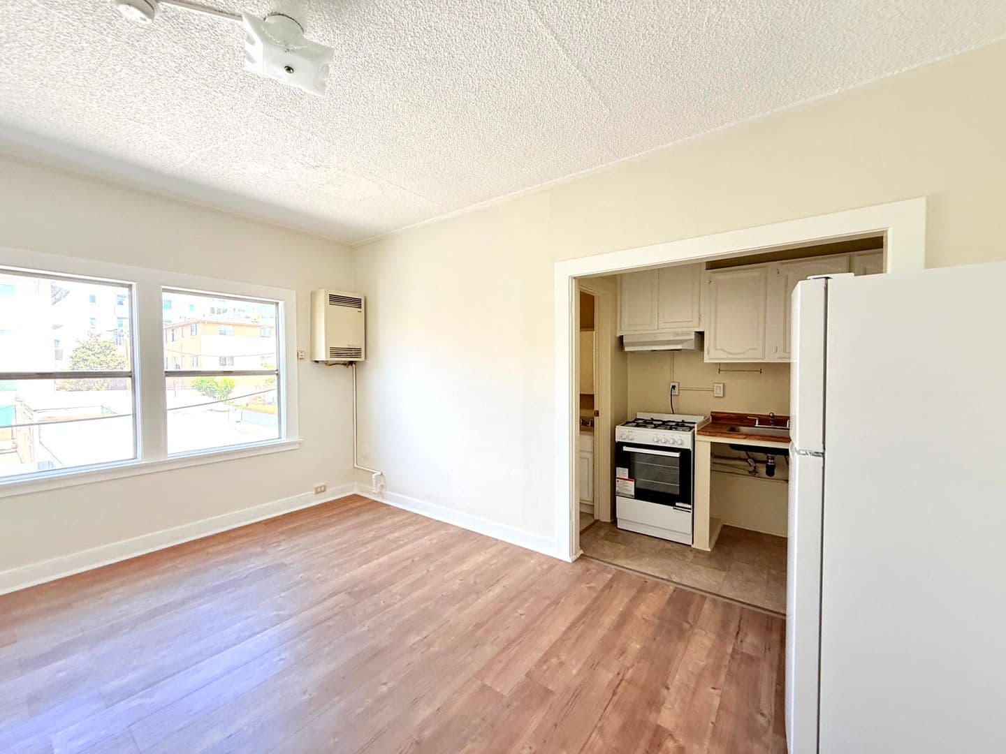 Los Angeles Apartment: 1614 N. Kenmore Avenue