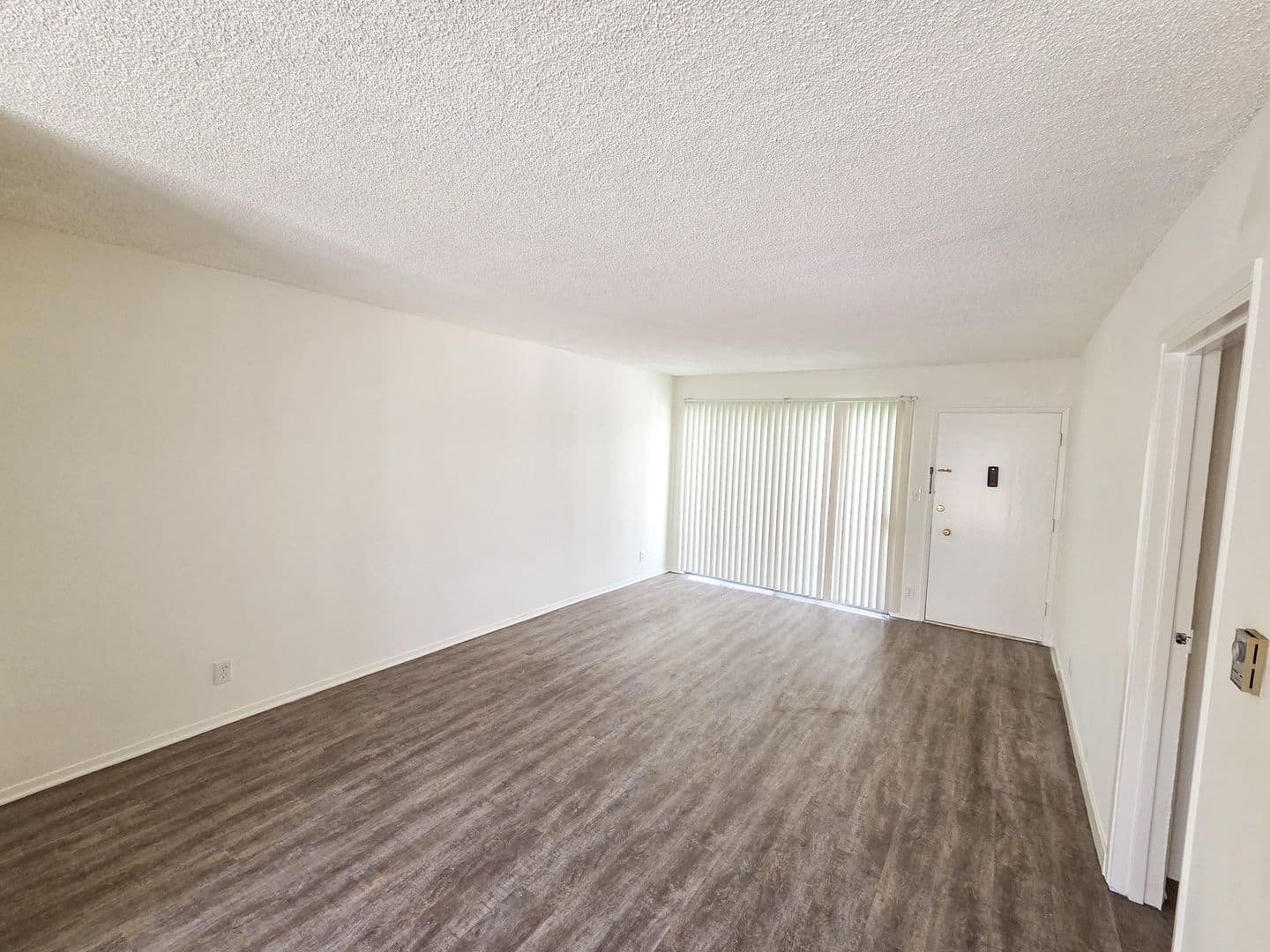 Los Angeles Apartment: 8570 Gregory Way