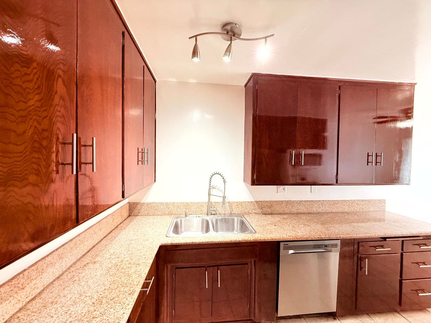 Los Angeles Apartment: 5618 Harold Way