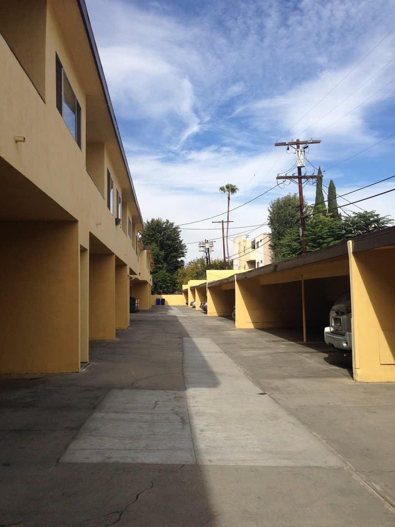 Sherman Oaks Apartment: 4334 Matilija Ave.