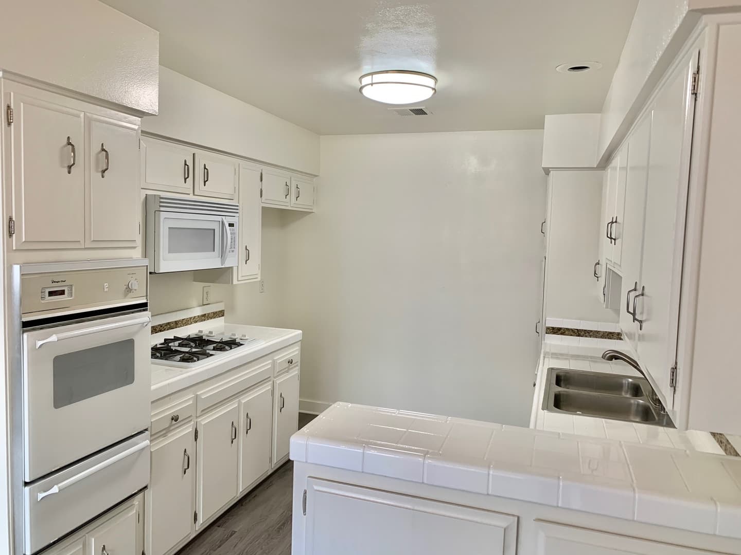 Sherman Oaks Apartment: 4647 Vista Del Monte
