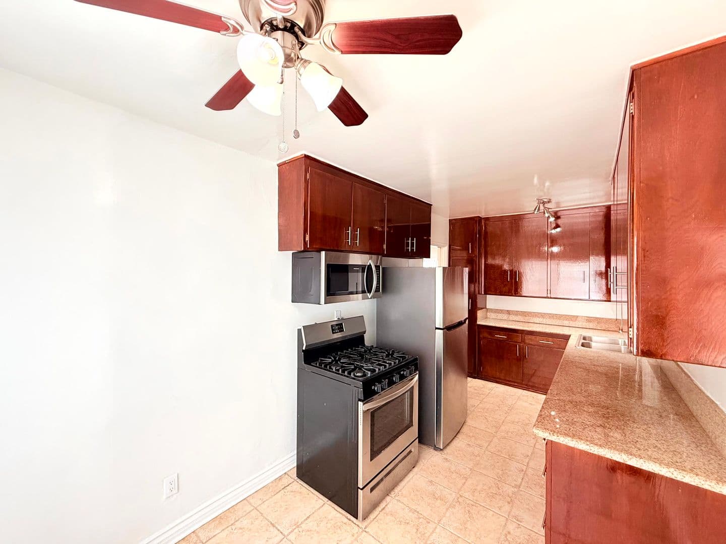 Los Angeles Apartment: 5618 Harold Way