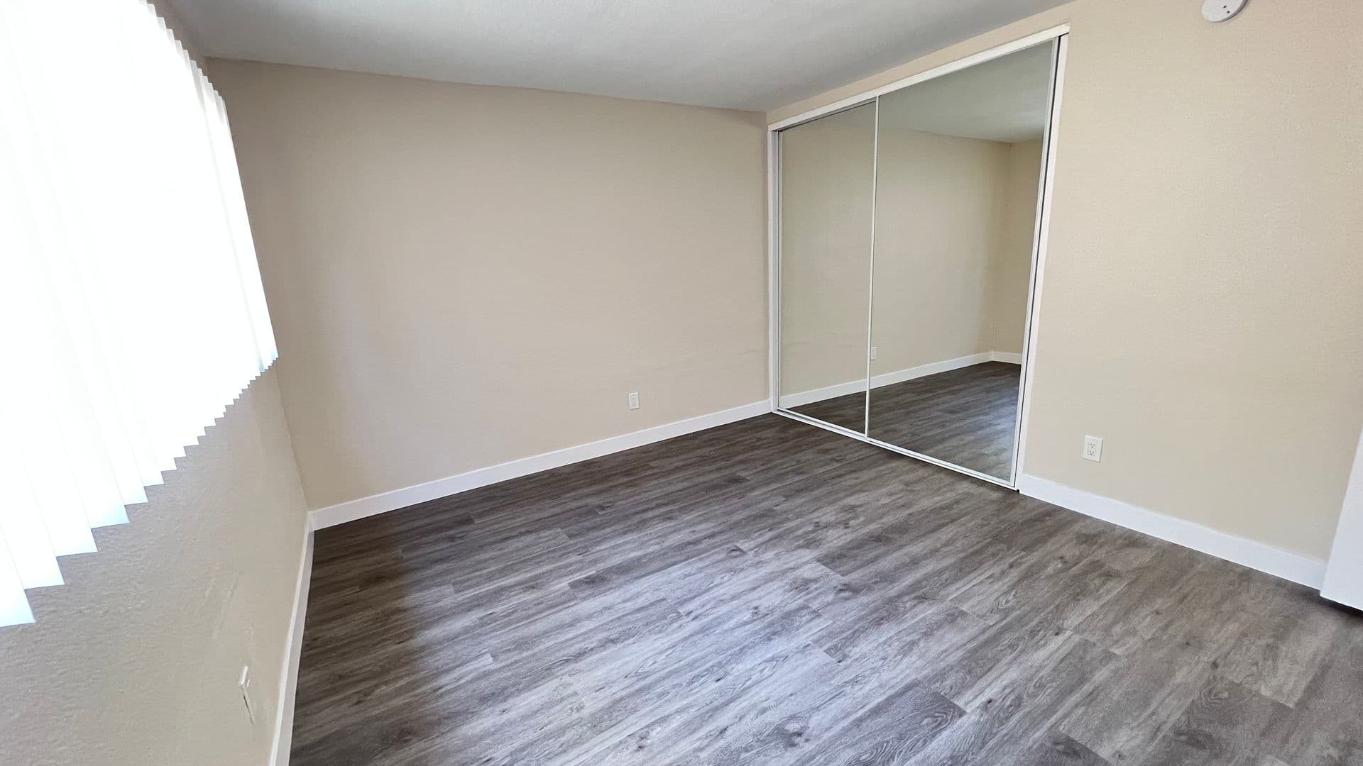 Northridge Apartment: 9600 Reseda Blvd