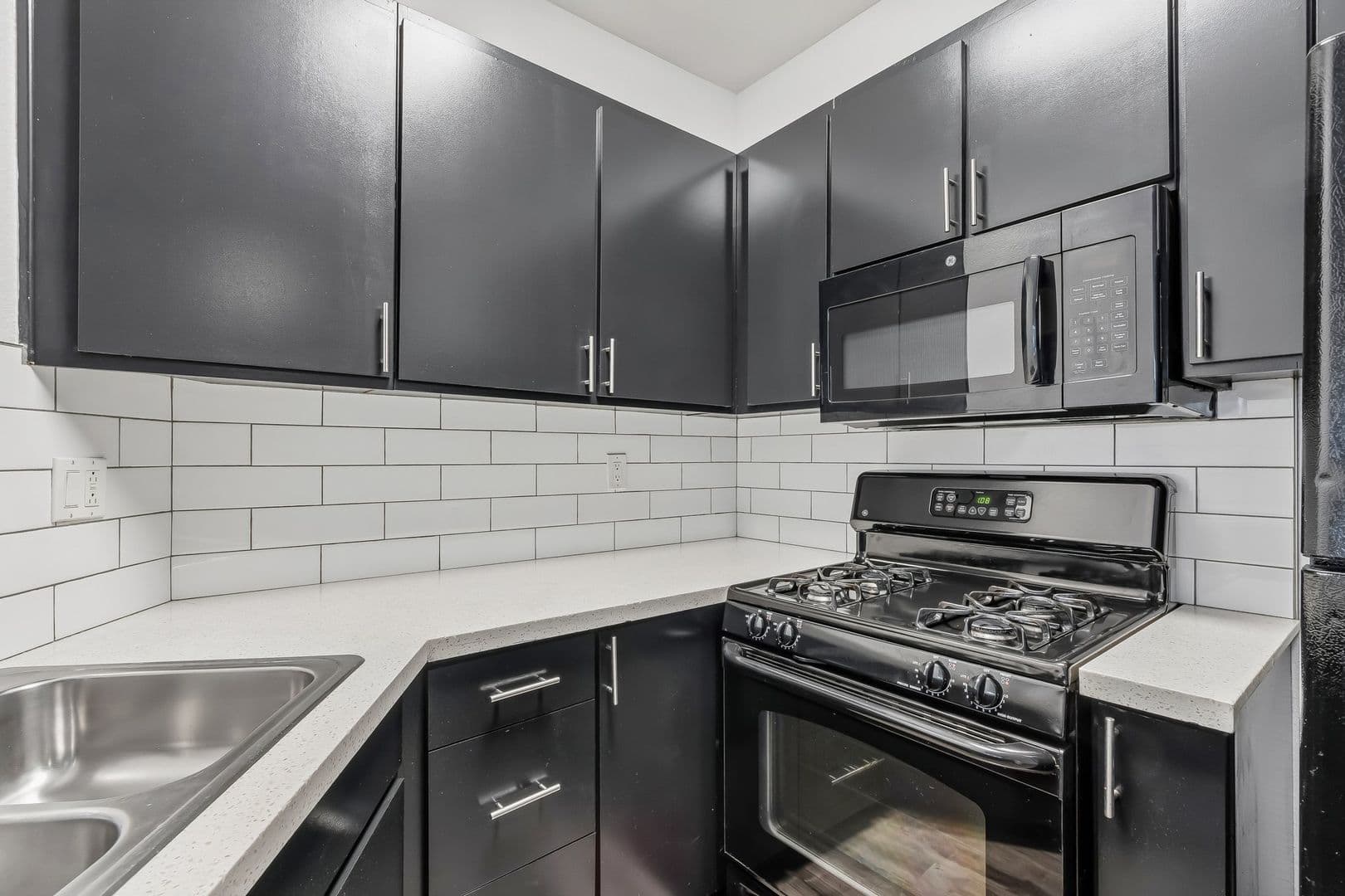 Los Angeles Apartment: 1443 N. Fuller Avenue