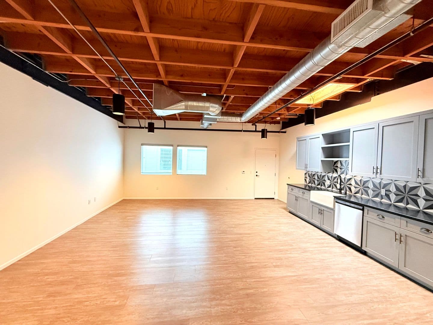 Los Angeles Apartment: 2311 Pasadena Avenue