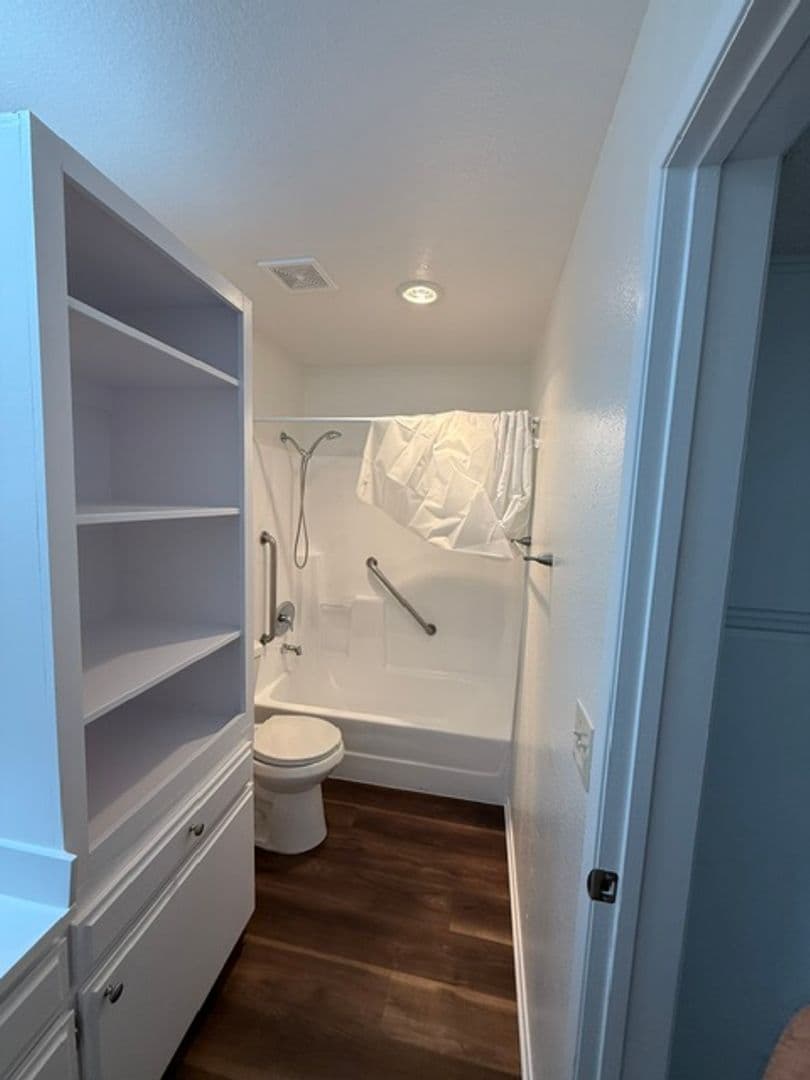 Reseda Apartment: 7235 Baird Avenue