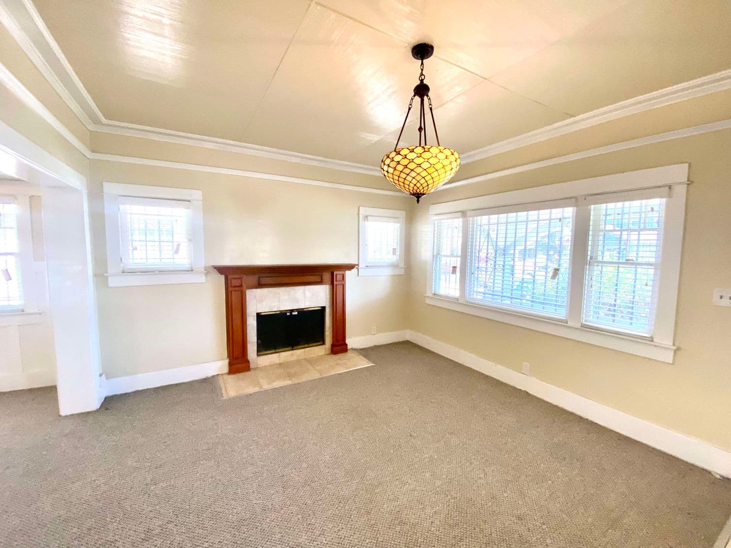 Los Angeles House: 1513 W 45th St