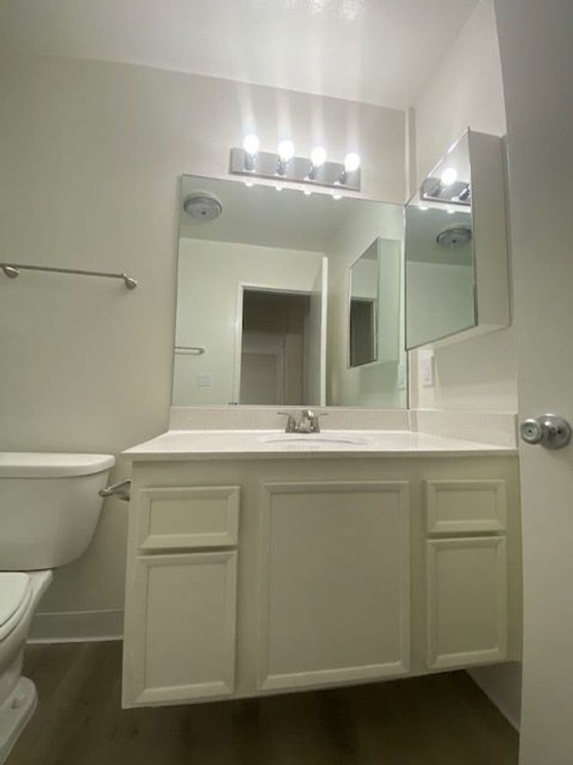 Los Angeles Apartment: 10644 Eastborne Avenue