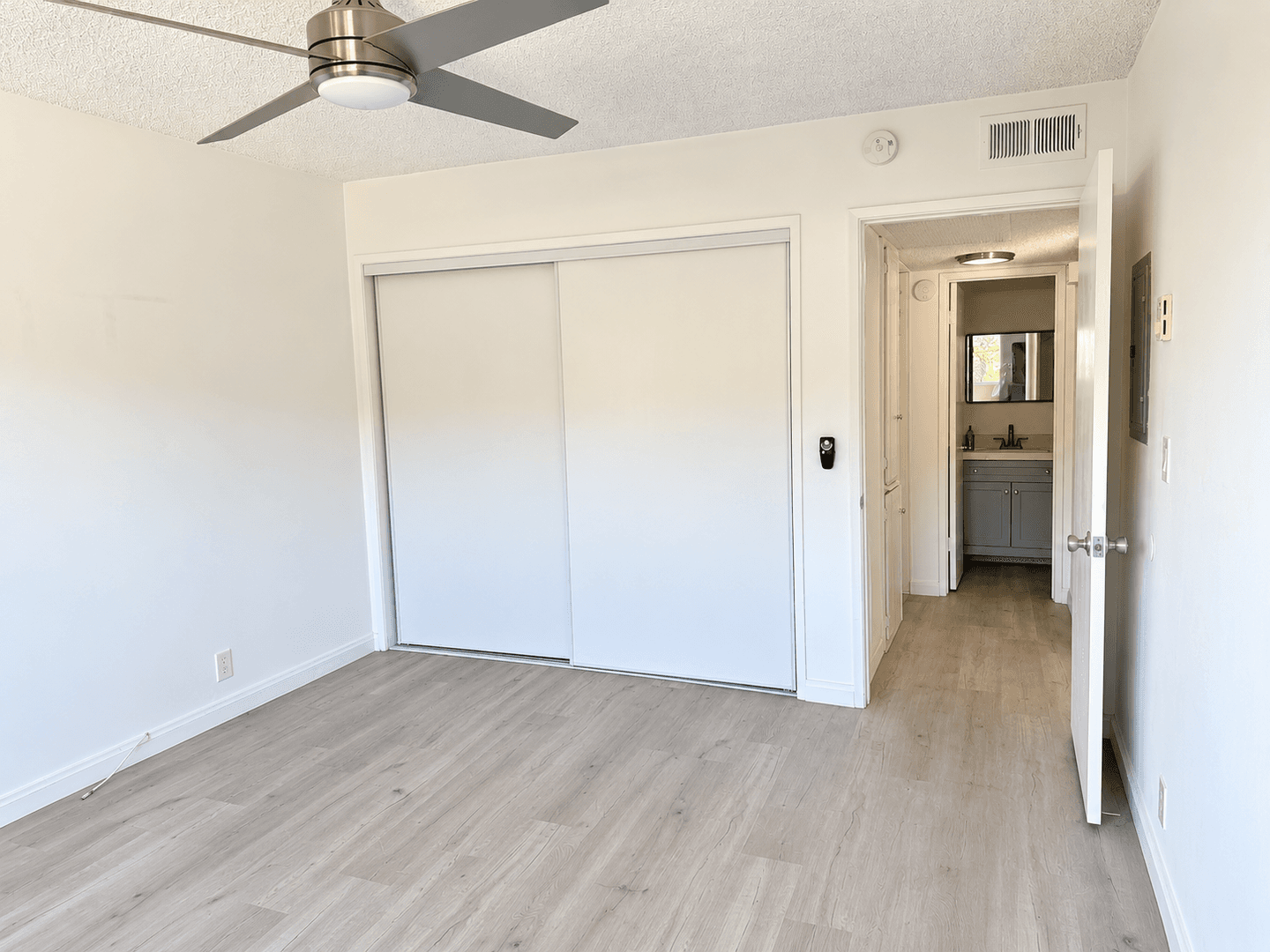 West Hollywood Apartment: 650 Westbourne Drive