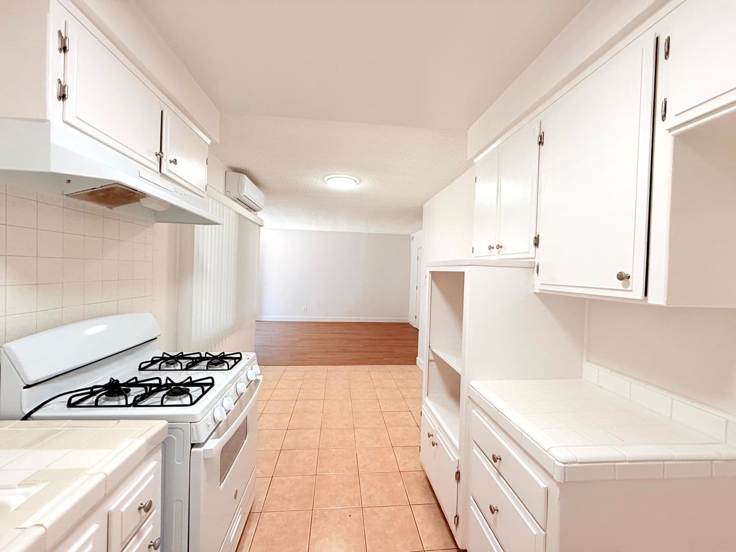 Inglewood Apartment: 853 W Beach Avenue