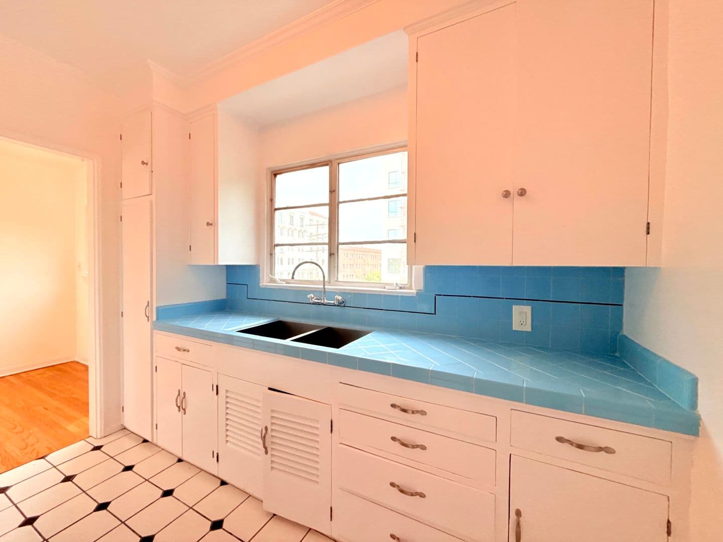 Los Angeles Apartment: 3919 W. 8th Street