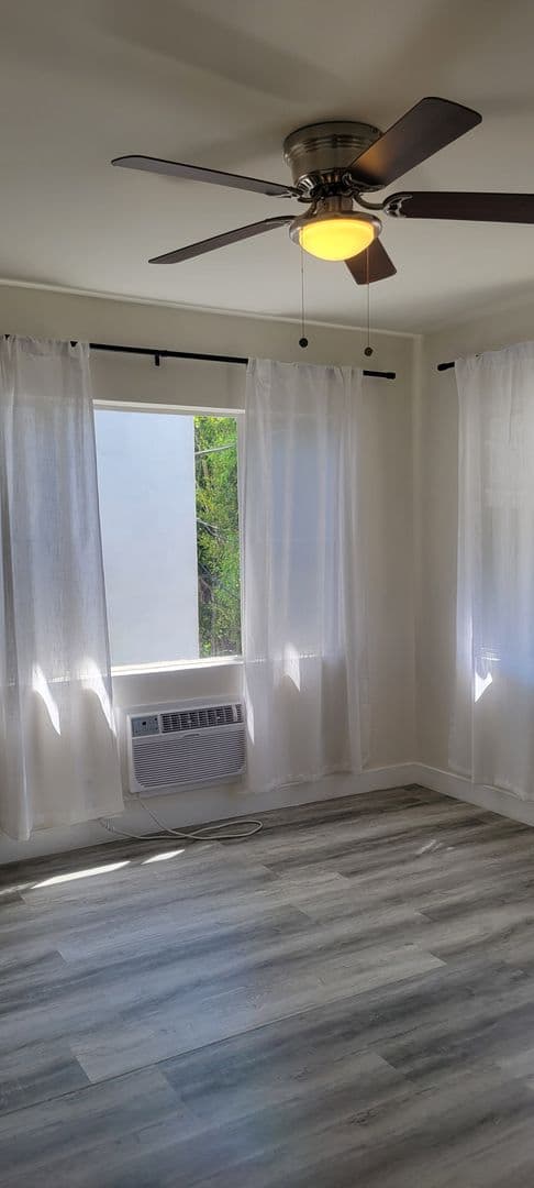 Los Angeles Apartment: Hayworth