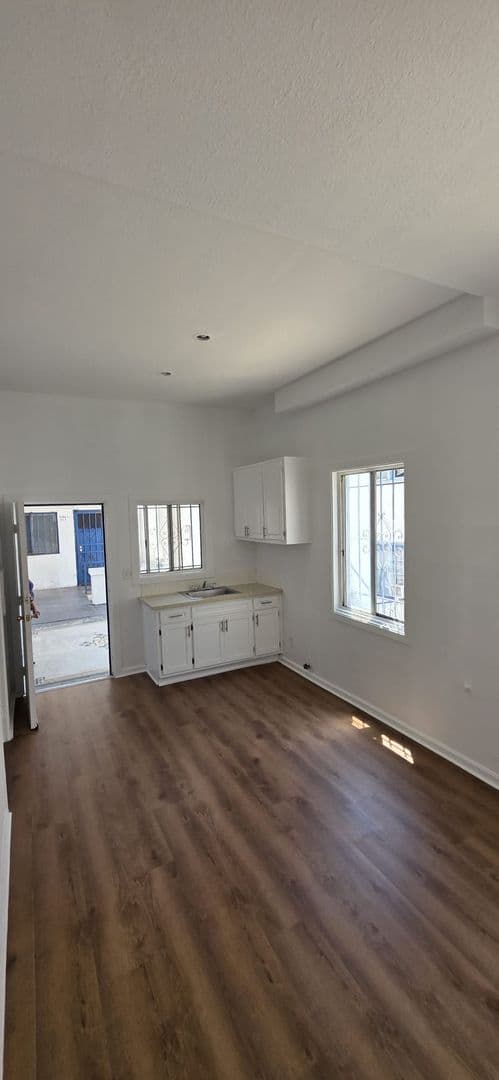 Los Angeles Apartment: 136 N. New Hampshire Ave.