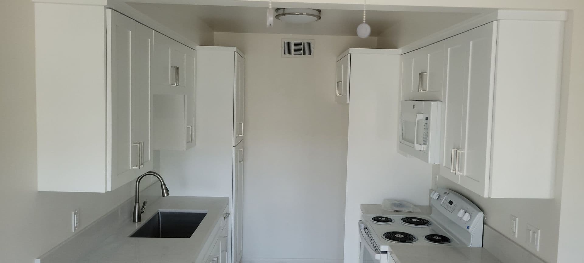 INGLEWOOD Apartment: 265 E BUCKTHORNE STREET