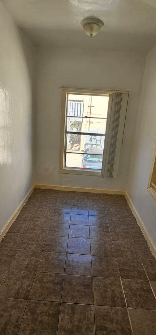 Los Angeles Apartment: 2651 Manhattan Place