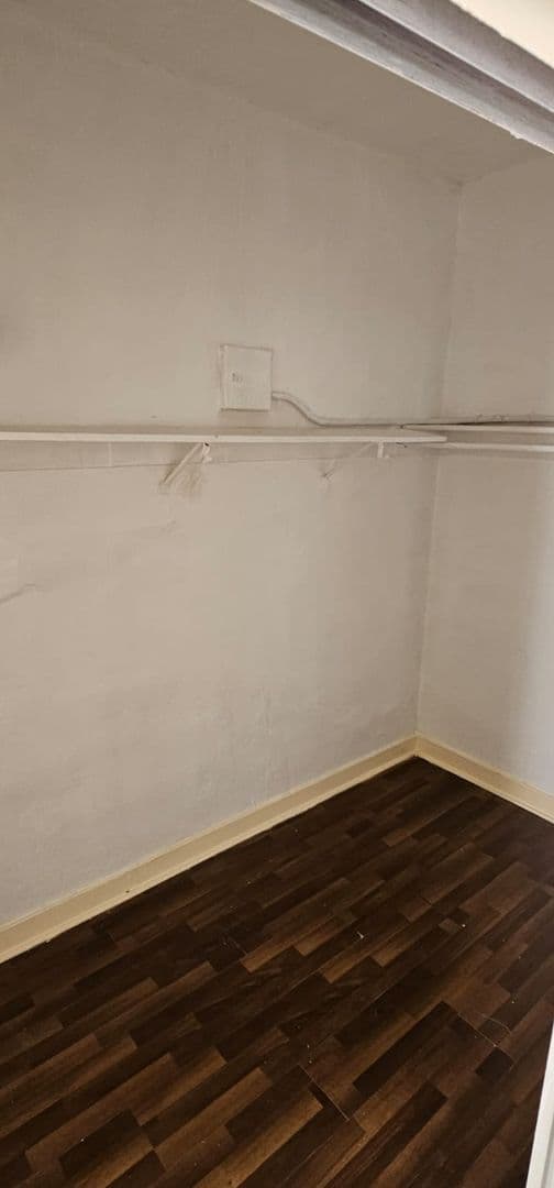 Los Angeles Apartment: 2651 Manhattan Place