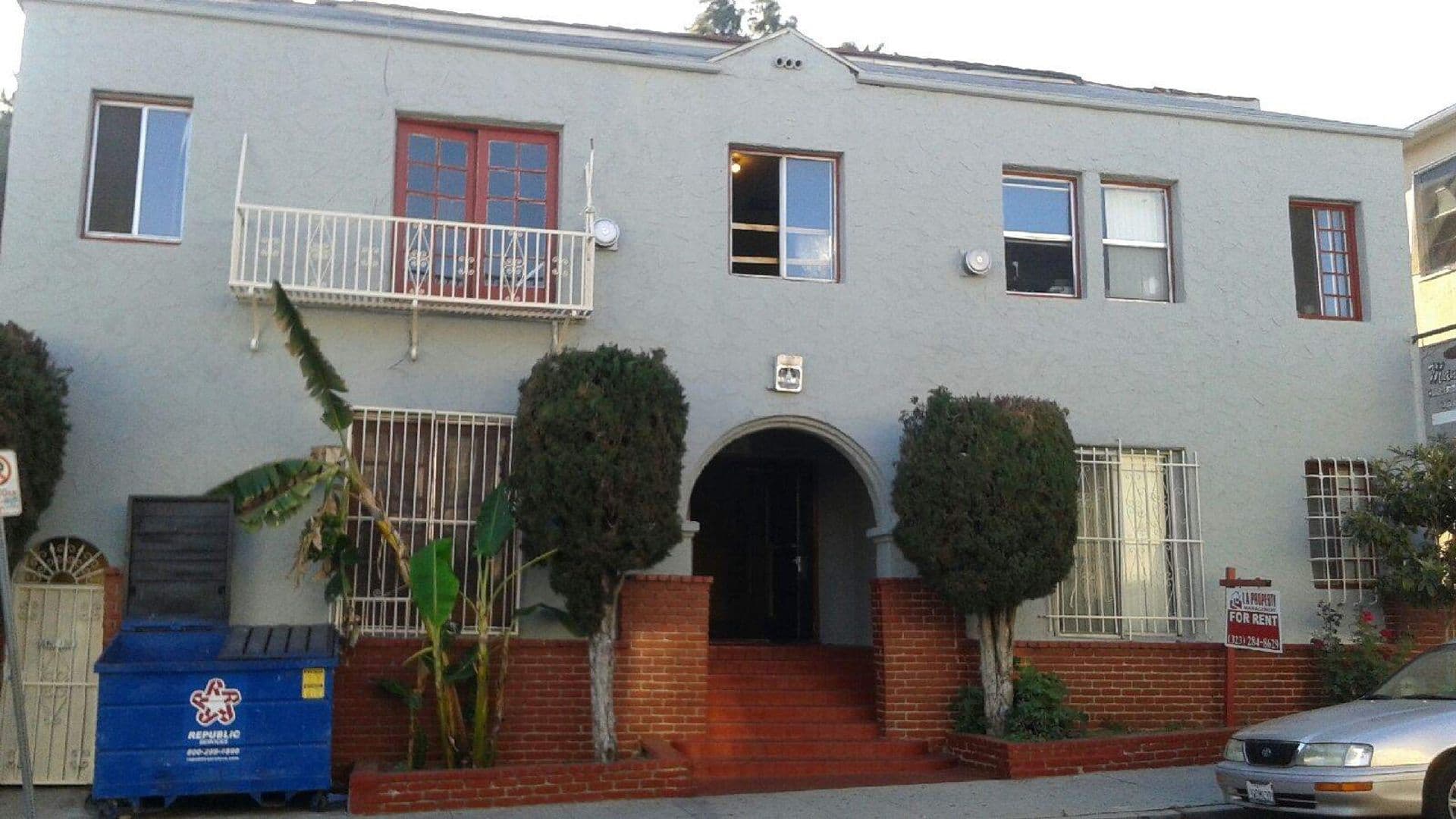 Los Angeles Apartment: 2651 Manhattan Place