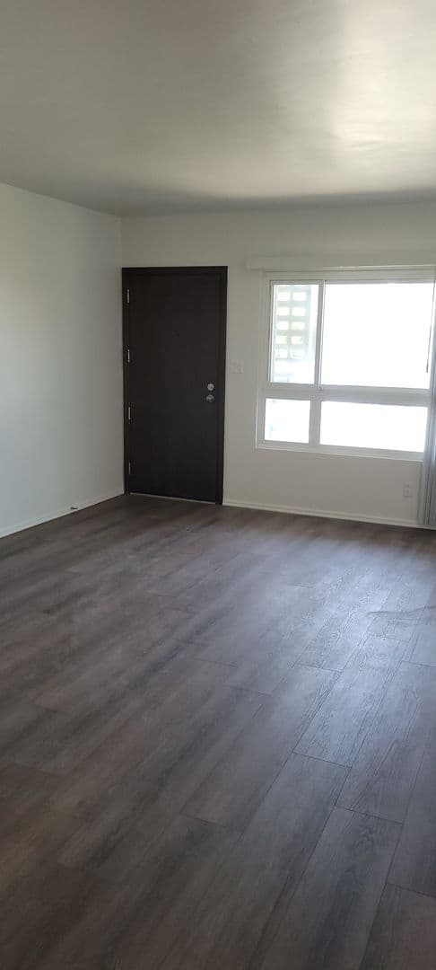 INGLEWOOD Apartment: 265 E BUCKTHORNE STREET