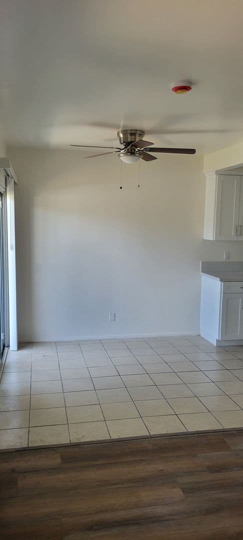 INGLEWOOD Apartment: 265 E BUCKTHORNE STREET