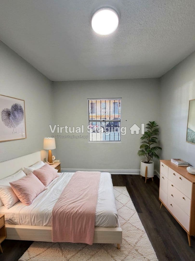 Los Angeles Apartment: 1338 W. 57th Street