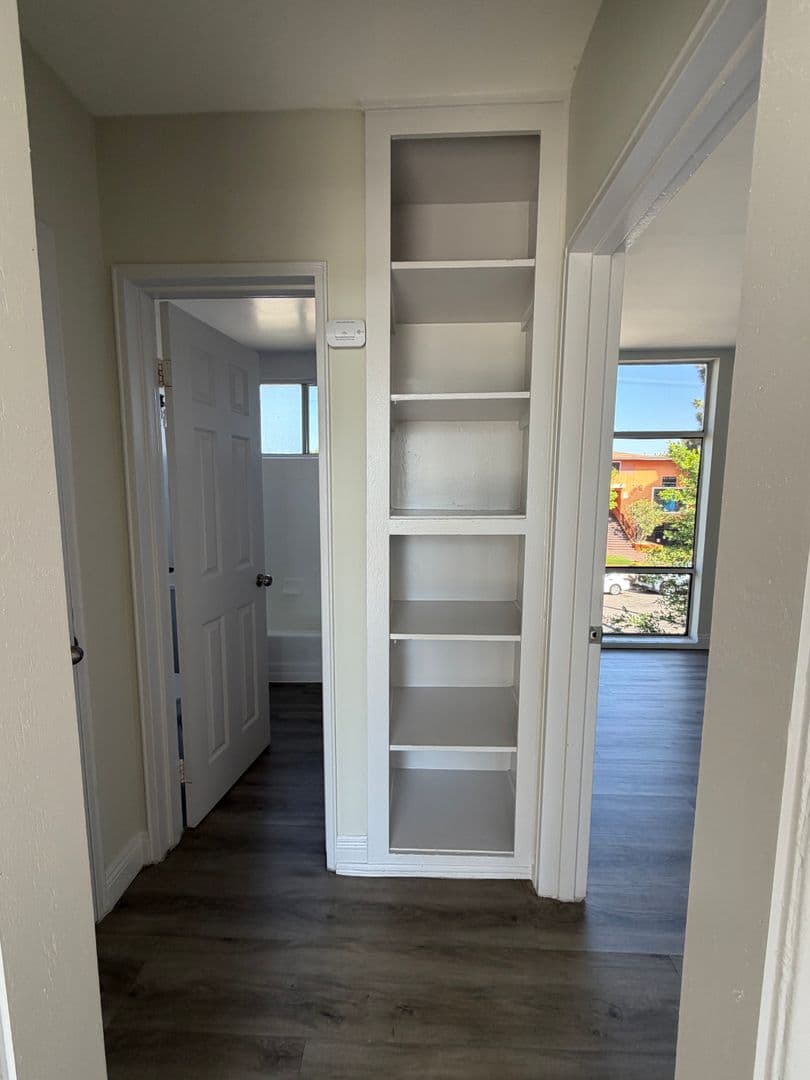 Los Angeles Apartment: 3800 W. 27th Street