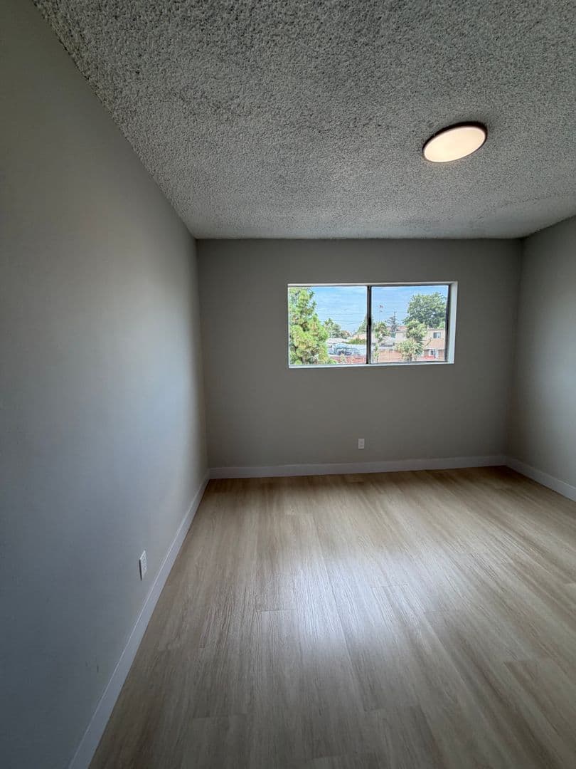 Los Angeles Apartment: 609 W. 94th Street