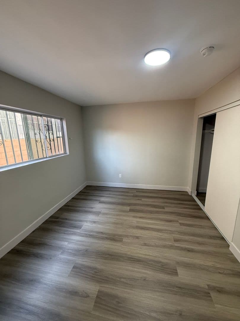 Los Angeles Apartment: 1443 W. 105th Street
