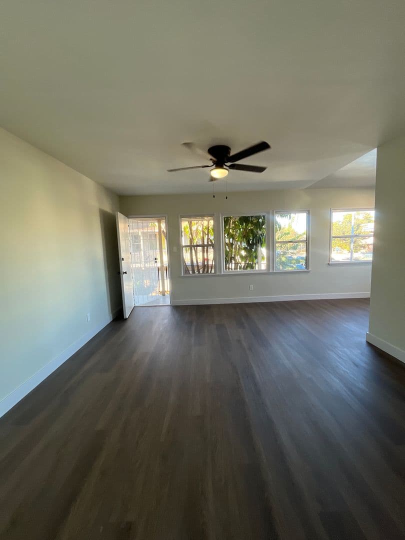 Los Angeles Apartment: 3965 S. Normandie Avenue