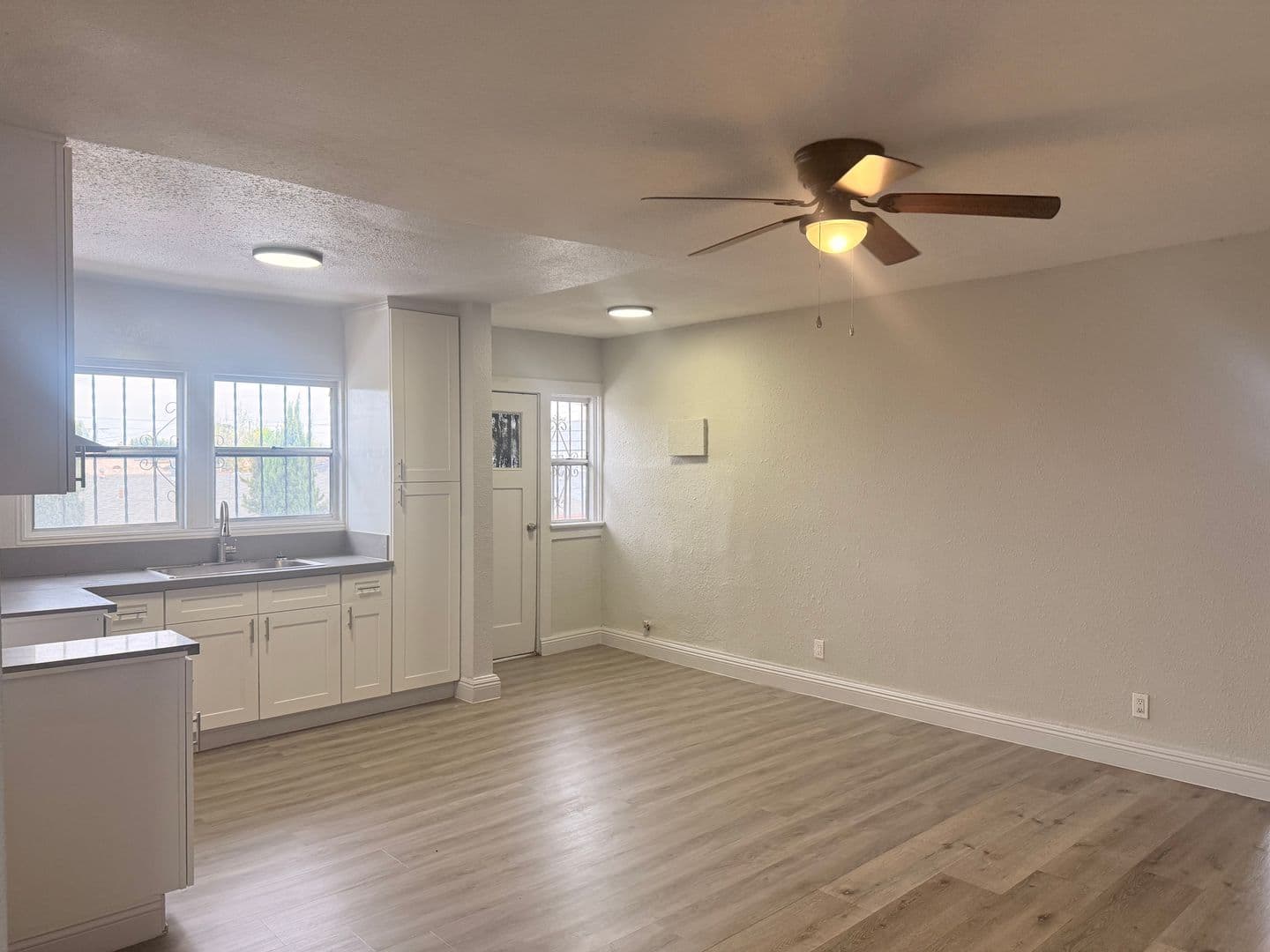 Los Angeles Apartment: 4277 S. Kansas Avenue