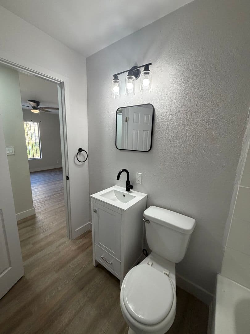 Los Angeles Apartment: 5955 S. Main Street