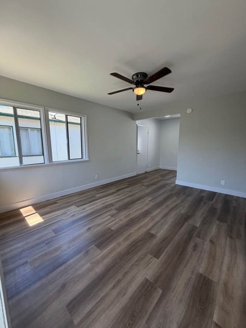 Los Angeles Apartment: 6717 S. Brynhurst Avenue