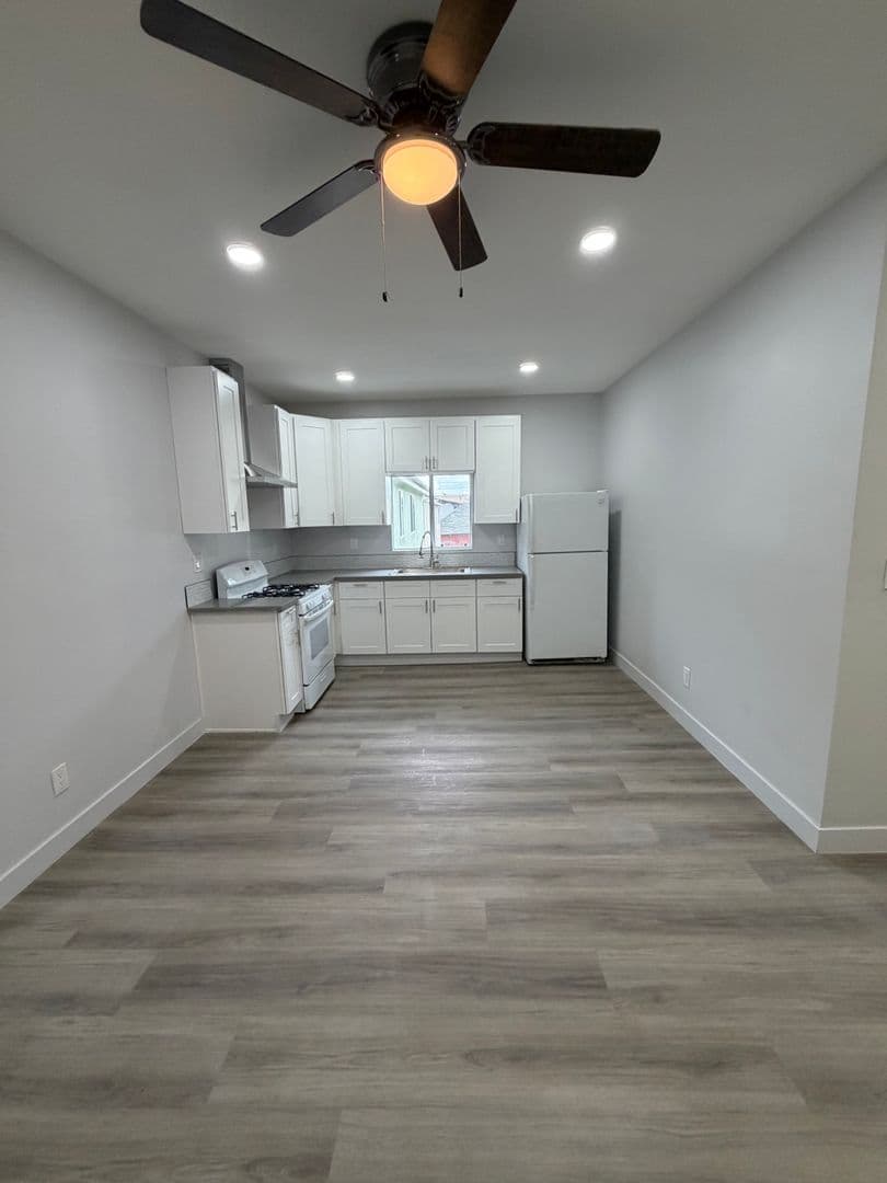 Los Angeles Apartment: 611 W. 46th Street