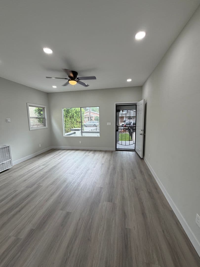 Los Angeles Apartment: 611 W. 46th Street