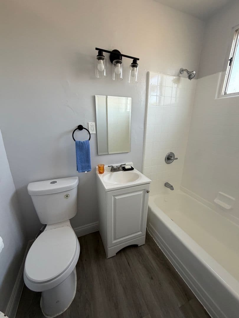 Los Angeles Apartment: 3800 W. 27th Street